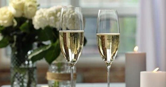 4 wine buying tips for weddings